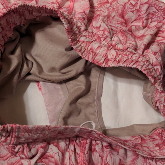 Lululemon Hotty Hot Short II *2.5" - Picture 7 of 9